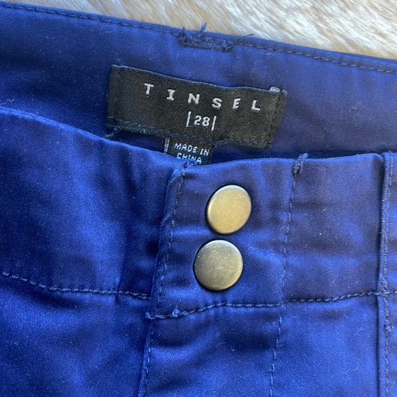 Tinsel Casia Frayed Hem Chino Pant In Navy - Picture 9 of 16